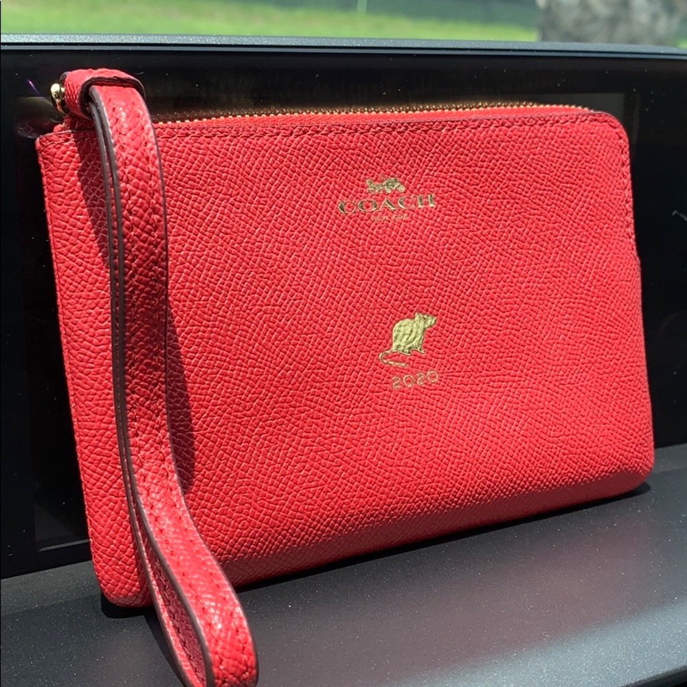 COACH LUNAR NEW YEAR CORNER ZIP WRISTLET WITH RAT - Picture 14 of 16